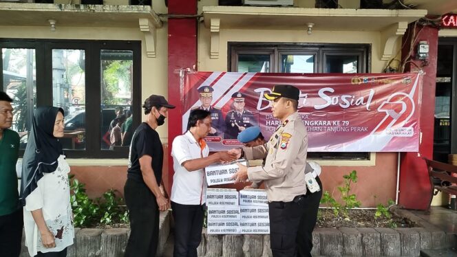 
 Sambut Hari Bhayangkara ke-79, Polsek Asemrowo Gelar Bhakti Sosial untuk Warga