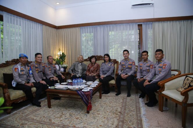 
 Anjangsana HUT Bhayangkara ke-79, Polri Kunjungi Mantan Kapolri Jenderal (Purn) Roesdihardjo