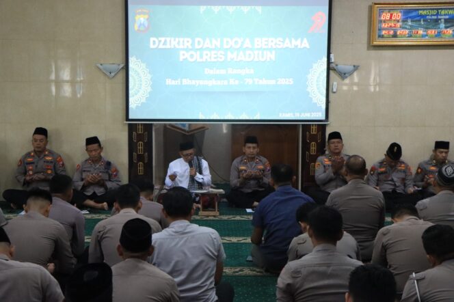 
 Polres Madiun Gelar Dzikir dan Doa Bersama Peringati Hari Bhayangkara Ke-79 Tahun 2025