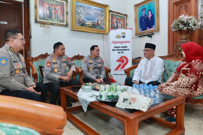 
 Peringati Hari Bhayangkara ke-79, Polda Jatim Anjangsana ke Purnawirawan Polri