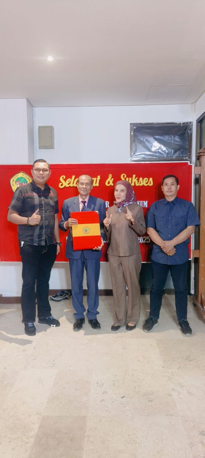 
 Inspiratif!!! AKBP (Purn) Agus Prastyo Raih Gelar Doktor Di Untag Surabaya