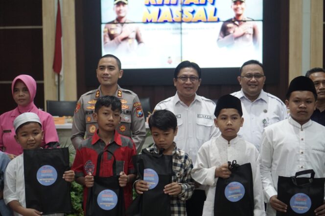
 Antusias Puluhan Anak Ikut Khitan Massal Gratis Polres Pacitan di Hari Bhayangkara ke – 79