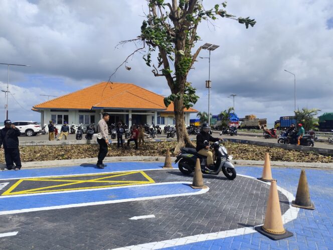 
 Dekatkan Pelayanan ke Masyarakat, Polres Gresik Buka Satpas Layanan SIM di Pulau Bawean