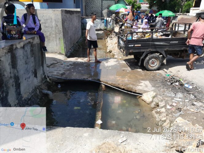 
 Tidak Sampai 24 Jam, Sampah di Saluran Irigasi di kecamatan Omben Dinas PUPR Sampang