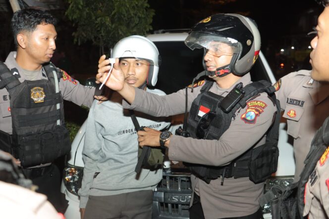 
 Patroli Malam, Polisi Amankan 3 Pemuda di Mojokerto Diduga Akan Pesta Sabu