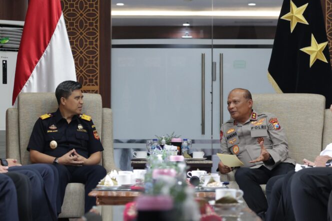 
 Perkuat Sinergi, Polda Jatim dan Bea Cukai Tingkatkan Pengawasan Barang Ilegal