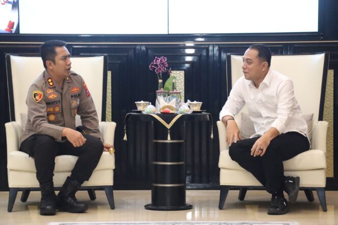 
 Ciptakan Kota Aman, Walikota Eri Cahyadi dan Kapolres Pelabuhan Tanjung Perak Sepakati Kolaborasi Strategis