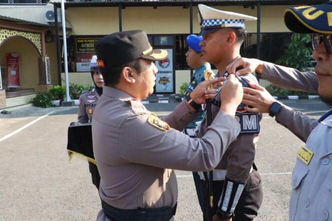 
 Polres Pelabuhan Tanjung Perak Gelar Operasi Patuh Semeru 2025, Sasar 8 Pelanggaran Prioritas