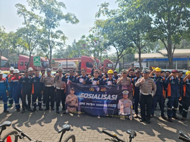 
 Ops Patuh Semeru 2025: Polres Tanjung Perak Sosialisasi Tertib Lalu Lintas di Patra Niaga Depo Pertamina