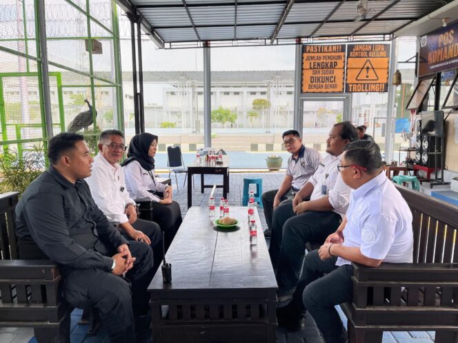 
 Tinjau Pengamanan & Layanan, Kabid Perawatan, Pengamanan, dan Kepatuhan Internal Kanwil Ditjen Pemasyarakatan Jatim Puji Kinerja Lapas Narkotika Pamekasan