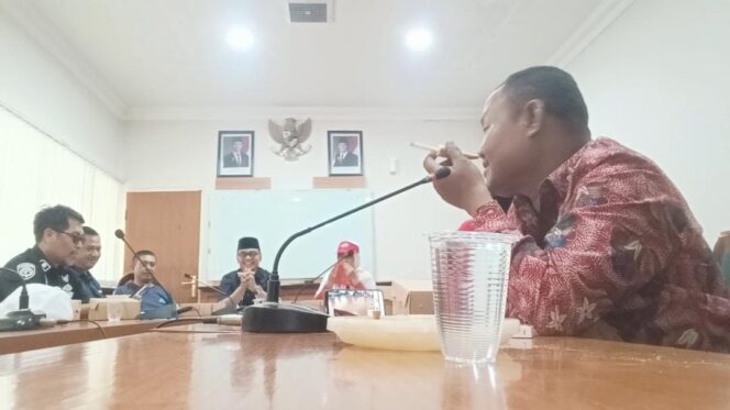 
 Dishub Sampang Retak di Dalam, Kebocoran PAD Menghantui Kadishub Plonga Plongo