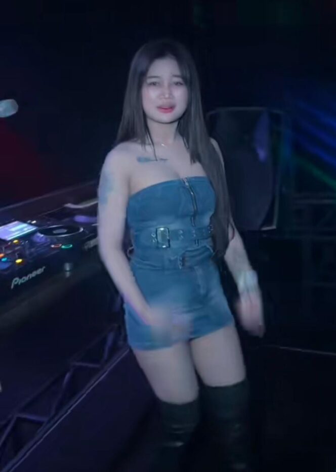 
 DJ Divanna Asal Tuban Cantik Imut Performan Selalu Jadi Perhatian Pengunjung