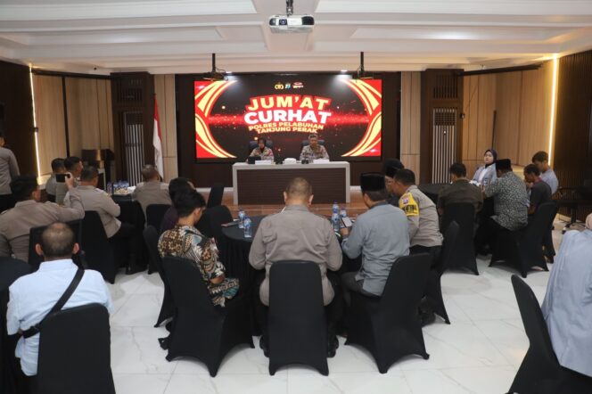 
 Jalin Sinergi, Polres Pelabuhan Tanjung Perak Ajak Tiga Pilar Masyarakat dalam Jumat Curhat untuk Jaga Kamtibmas