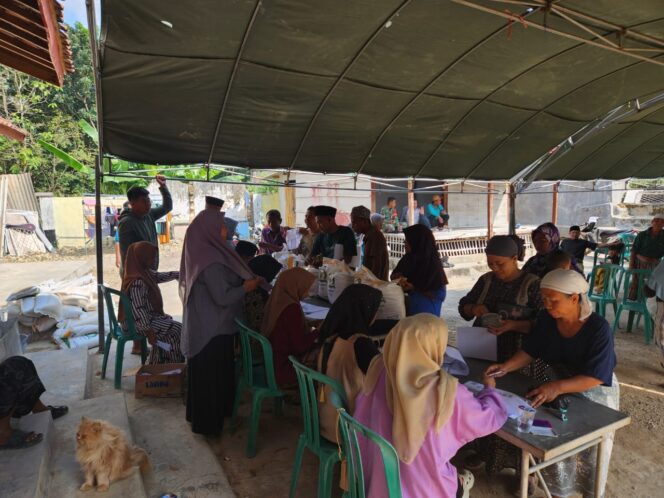 
 Desa Omben Salurkan 295 Penerima Bantuan Pangan Untuk Bulan Juni dan Juli 20 kg Tahun 2025
