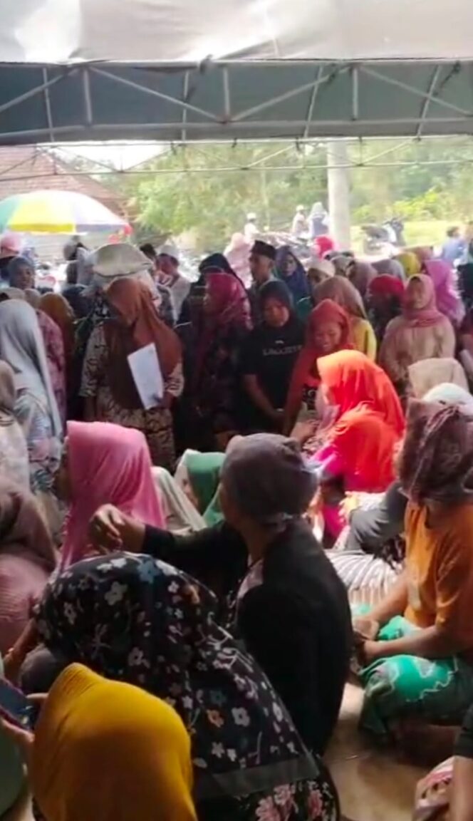 
 Penyaluran Bantuan Pangan Desa Karang Gayam 708 Penerima Terealisasi 20kg