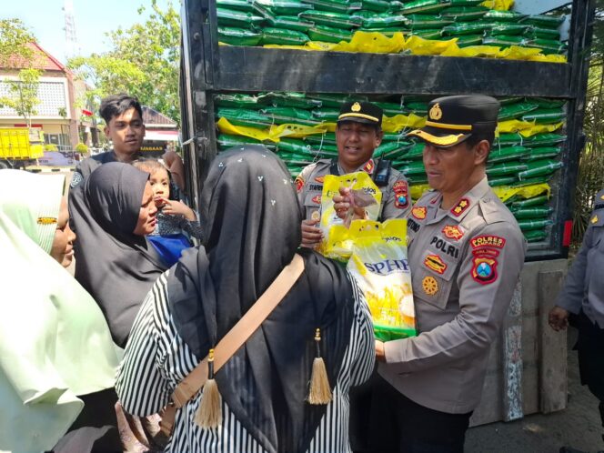 
 Kapolres Sampang Merakyat Siapkan 50 Ton Beras, Jelang Hut ke 80 Republik Indonesia