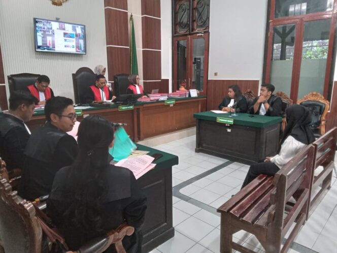 
 Gelapkan Emas 1,4 Kilogram, Kepala Toko di Surabaya Divonis 2 Tahun 8 Bulan Penjara