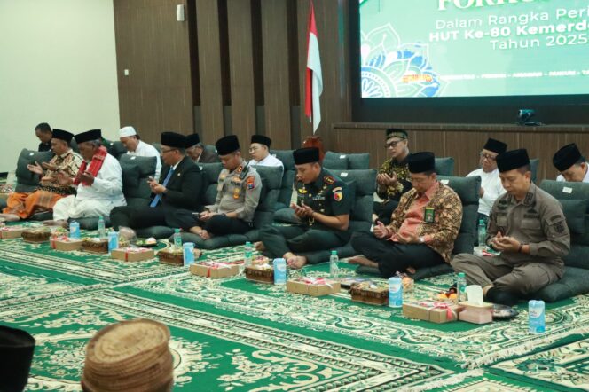 
 Polres Gresik Bersama Forkopimda Gelar Doa Bersama Sambut HUT ke-80 RI