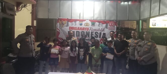 
 Polsek Sukomanunggal dan Warga Gelar Tasyakuran HUT ke-80 RI