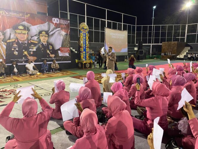 
 Tangis Ratusan Personel Malam 17-an di Bima Kota