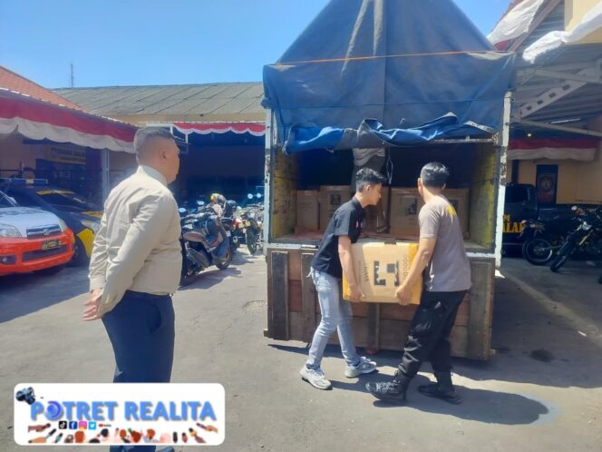 
 Polisi Berhasil Gagalkan Penyelundupan Arak Bali Truk Pengangkut Diamankan di Jember