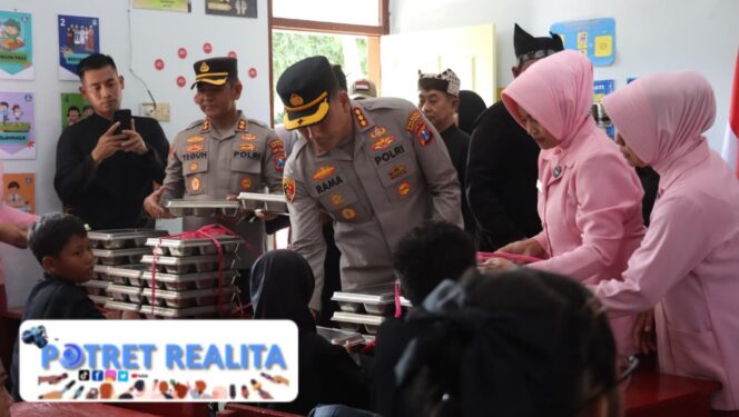 
 Polresta Banyuwangi Launching SPPG Salurkan Makan Bergizi Gratis 1.218 Siswa di Watukebo
