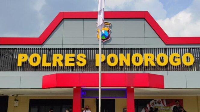 
 Masyarakat Apresiasi Kinerja Kapolres Ponorogo dan Kasat Reskrim: Ungkap Kasus Pembunuhan, Produksi Obat Herbal Ilegal