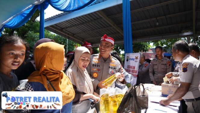 
 Wakapolri Beri Perhatian Khusus Kepada Biarawati dan Lansia Saat Bakti Sosial di Polsek Genuk