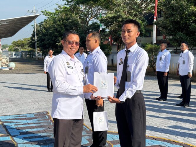 
 Lapas Narkotika Pamekasan Bagikan Paket Vitamin untuk Tingkatkan Imun Petugas