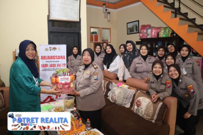 
 Sambut Hari Jadi ke-77, Polwan Polres Pelabuhan Tanjung Perak Gelar Anjangsana