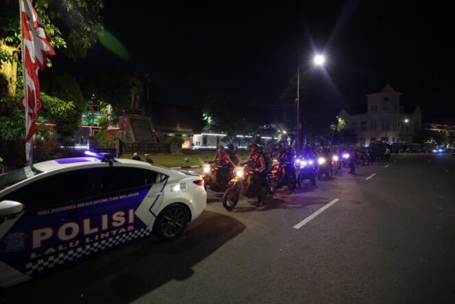
 Harkamtibmas, Polda Jatim Gelar Patroli Skala Besar Jamin Rasa Aman Warga Masyarakat