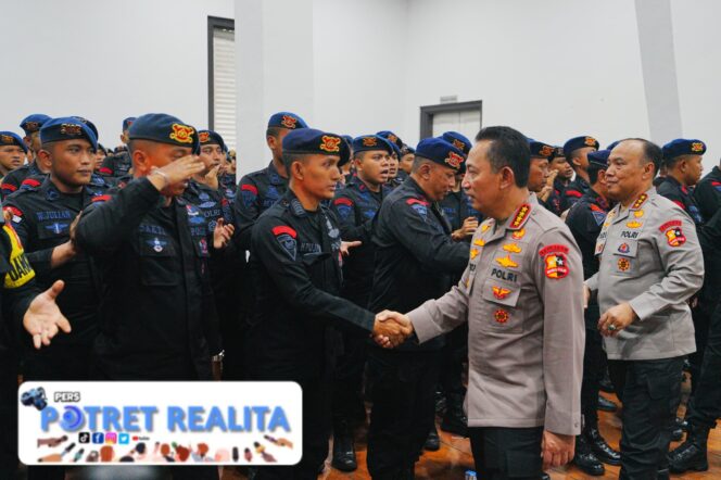 
 Kunjungi Mako Brimob Kwitang, Kapolri Beri Apresiasi dan Perkuat Motivasi