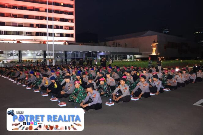 
 Makan Malam Bersama, Kapolri Beri Motivasi Pasukan Pengamanan DPR/MPR RI