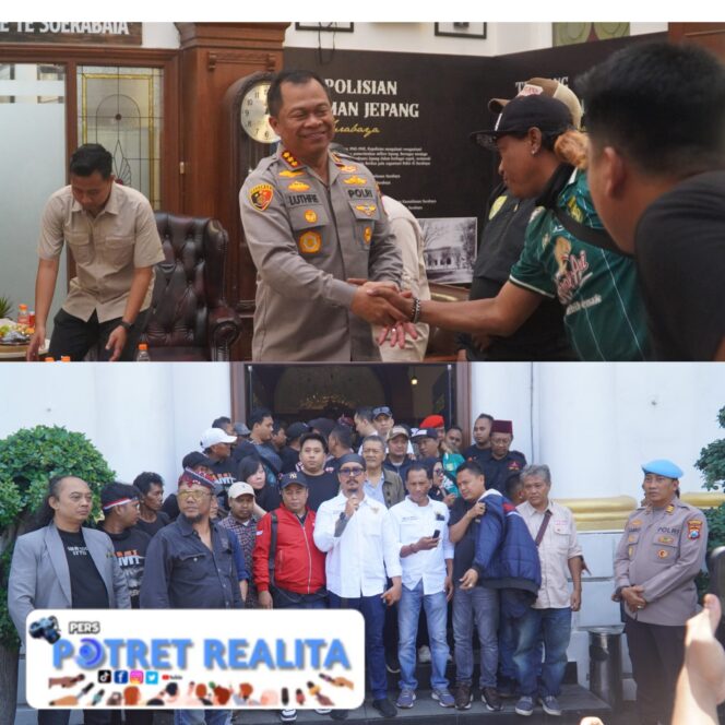 
 Gabungan Belasan Ormas Datangi Polrestabes Surabaya Nyatakan Komitmen Jogo Suroboyo Damai