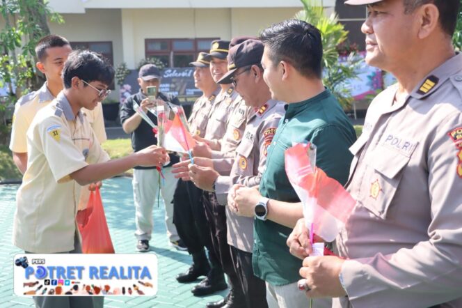 
 Bunga dan Jeruk Simbol Kepedulian Masyarakat untuk Polres Batu