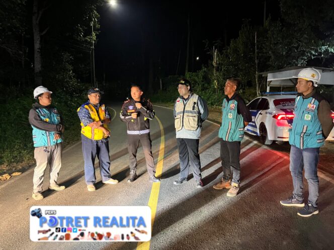 
 Jalur Gumitir Resmi Dibuka, Satlantas Polres Jember Himbau Pengendara Tetap Waspada dan Kedepankan Keselamatan
