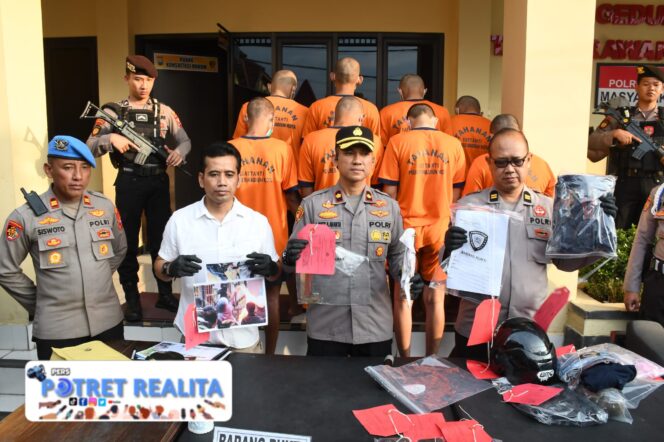 
 Polisi Berhasil Amankan 91 Orang Diduga Pelaku Kerusuhan dan Pengrusakan di DPRD Kota Madiun