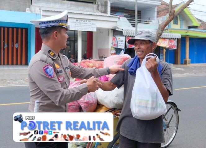 
 Polres Malang Berbagi Ratusan Paket Sembako Sambut Hari Lalu Lintas Bhayangkara ke-70