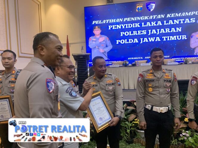 
 Tekan Angka Kecelakaan Hingga 44,6 Persen, Satlantas Polres Pelabuhan Tanjung Perak Raih Juara I dari Polda Jatim