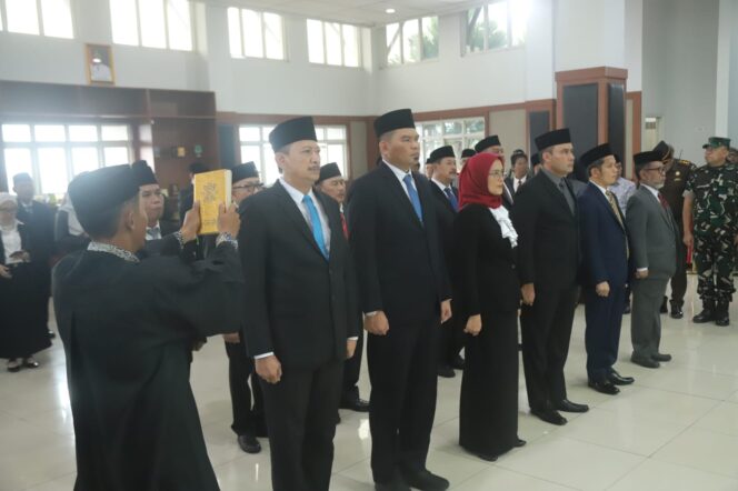 
 Polemik Mutasi 14 Pejabat Eselon II di Bandung Barat Picu Sorotan Tajam Publik