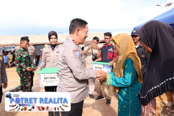 
 Polri Gelar Bakti Sosial 35 Tahun IKDB 90, Bagikan 1.485 Paket Sembako di Rempang Batam