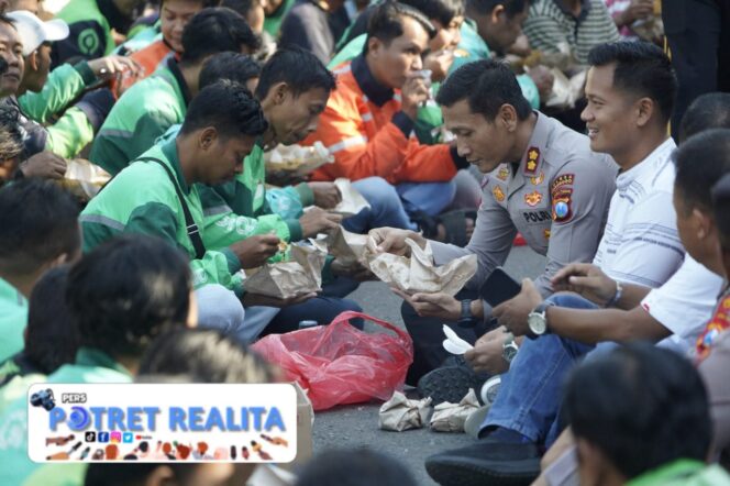 
 Polres Ponorogo Kembali Gelar Baksos Apresiasi Tukang Becak dan Ojol Solid Jaga Kambtimas