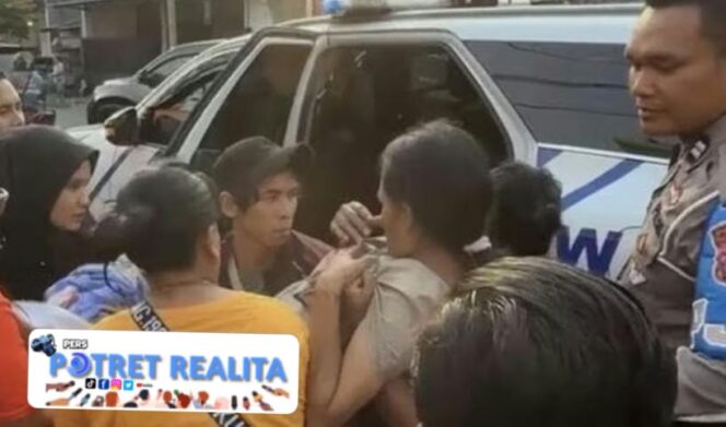 
 Tindakan Humanis Polantas Pengawal Gubernur Jatim Tolong Ibu Akan Melahirkan di Jalan