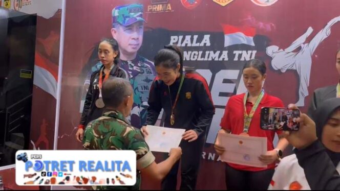 
 Polwan Polresta Sidoarjo Raih Juara I Kejuaraan Karate Piala Panglima TNI 2025