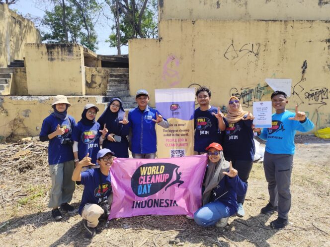 
 Aksi Bersih World Cleanup Day 2025 di Benteng Kedung Cowek, Air Mineral Labini Turut Dukung Kegiatan Peduli Lingkungan