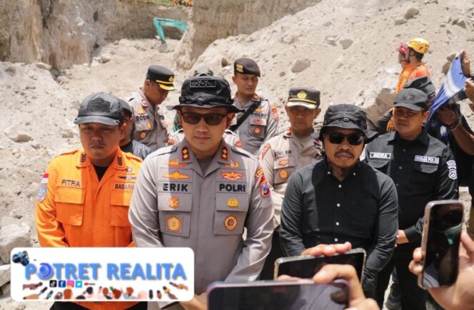 
 Tim SAR Gabungan Polres Magetan Berhasil Evakuasi Korban Longsor Tambang Trosono