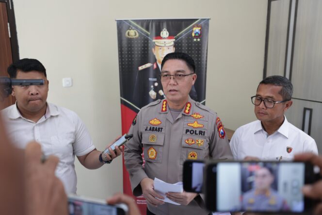 
 Polda Jatim Amankan Tersangka MF Alias P Diduga Kuat Terlibat Penghasutan Aksi Anarkis di Kediri