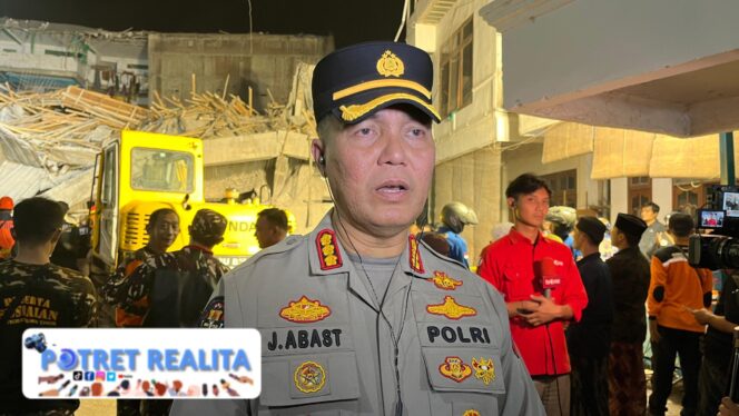 
 Polda Jatim Bantu Evakuasi Korban Runtuhnya Bangunan Pesantren di Sidoarjo