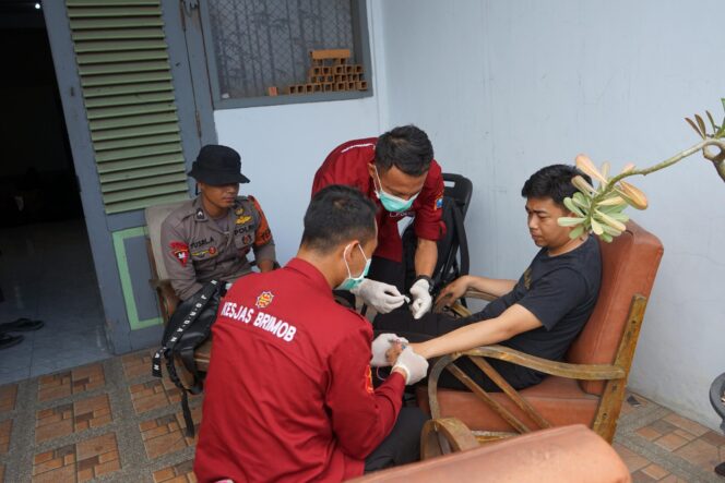 
 Brimob Polda Jatim Buka Layanan Kesehatan Gratis di Ponpes Al Khoziny Sidoarjo