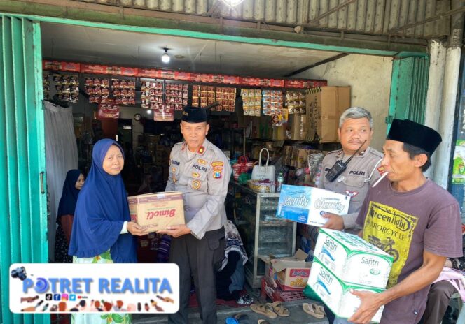 
 Sampaikan Duka Mendalam, Polres Pelabuhan Tanjung Perak Takziah ke Rumah Dua Santri Korban Reruntuhan Ponpes Al Khoziny